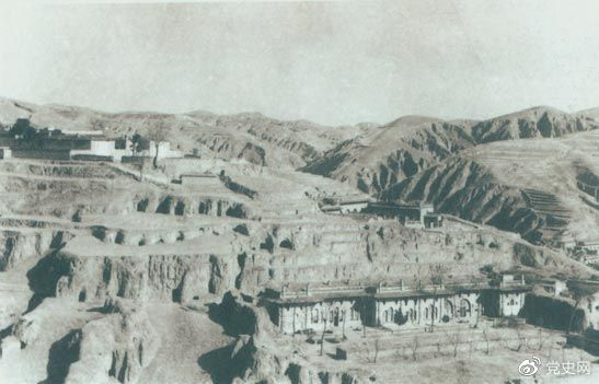 1947年12月25日至28日，中共中央在陜北米脂楊家溝召開擴(kuò)大會議（十二月會議）。圖為會議會址。